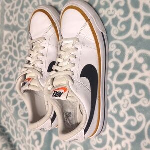 Big kids boys Nike Court Legacy shoes size 4.5Y